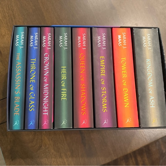 Other - Throne of Glass Sarah J. Maas collectors edition box set
